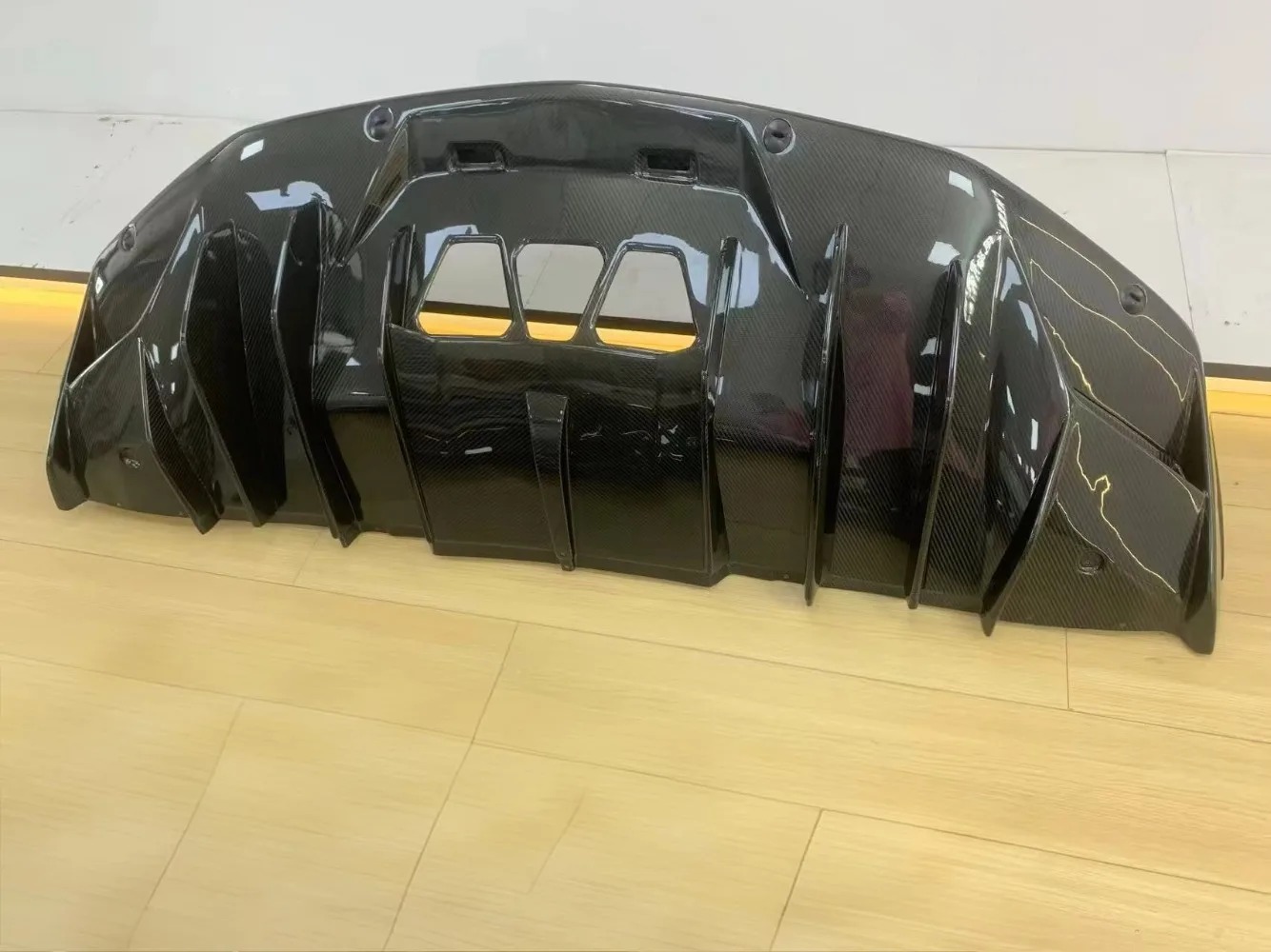 High Quality Fast Delivery Whole Sale Price Dry Carbon Fiber SVJ Rear Bumper for  Aventador LP700 LP720